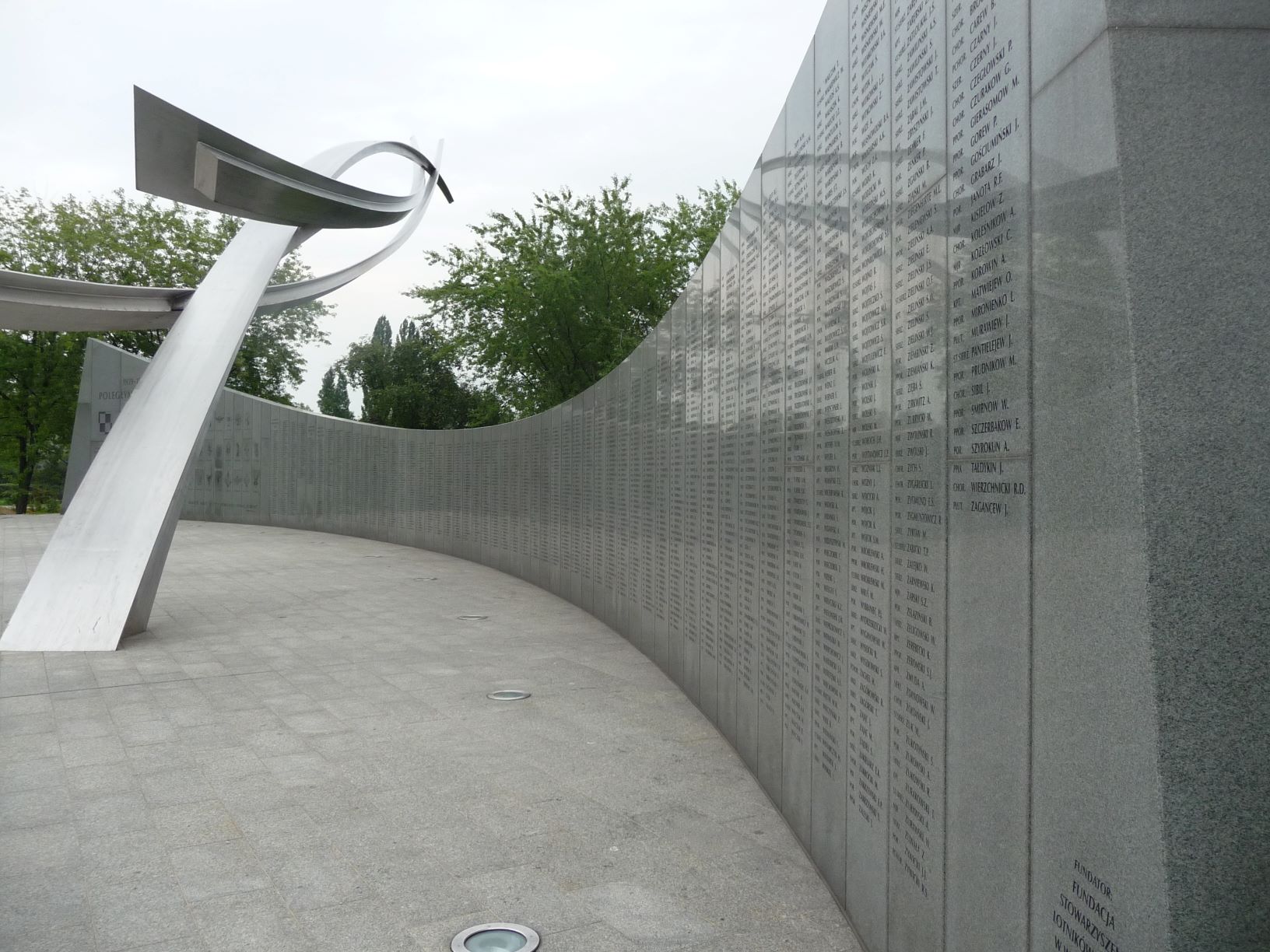 Pomnik poległych lotników w warszawie na polu mokotowskim